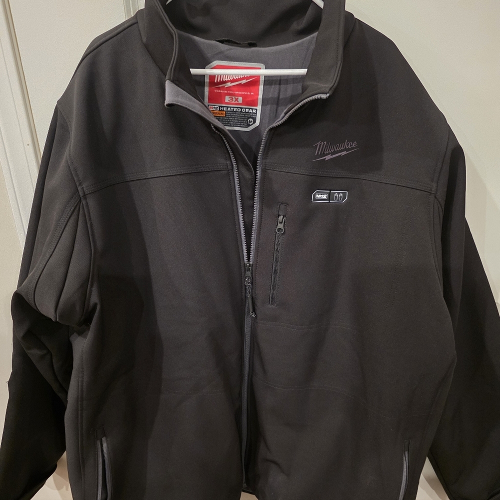 Milwaukee Mens M12 HEATED coat